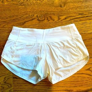 LULULEMON WHITE SHORTS. 2.5”.  Size 2.